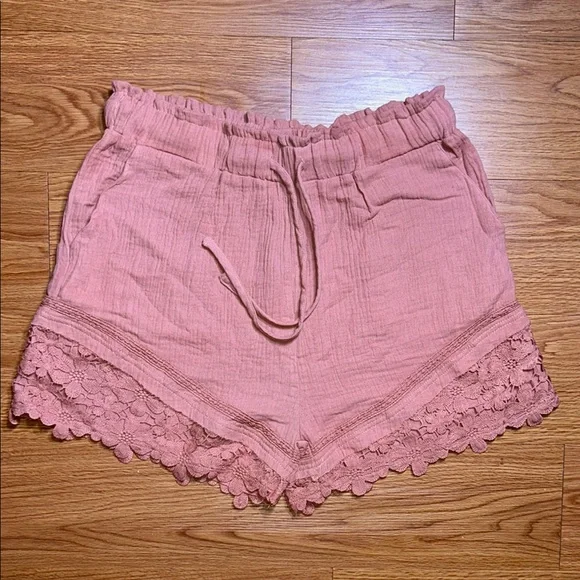 VERY J Lace Contrast Detail
Woven Shorts - Picture 3 of 6